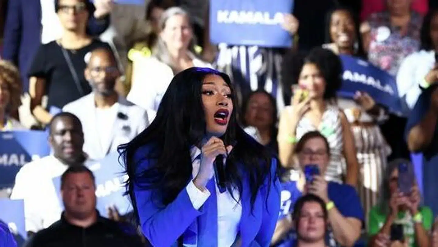Rapperen Megan Thee Stallion optrådte ved det første kampagnemøde for Kamala Harris i Atlanta, Georgia.