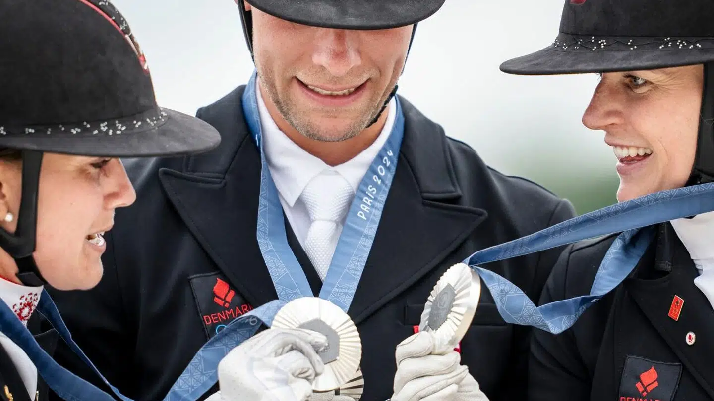 Cathrine Laudrup-Dufour, Daniel Bachmann Andersen og Nanna Merrald Rasmussen vandt sølv i finalen i holdkonkurrencen i dressur.