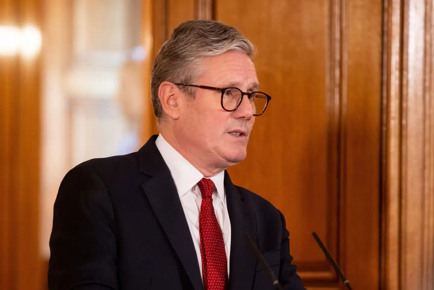 Premierminister Keir Starmer advarer engelske urostiftere om, at de kommer til at at fortryde deres medvirken til de voldelige optøjer.