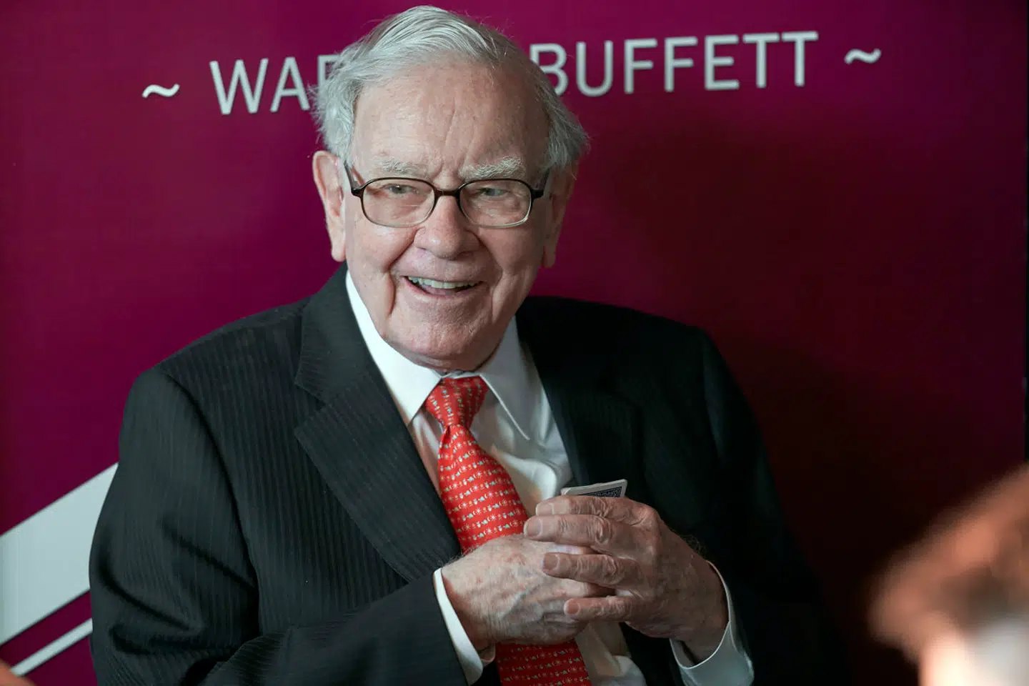 Den 93-årige Warren Buffett har grund til at smile efter salget af en solid portion Apple-aktier, der har indbragt ham en kolossal formue.