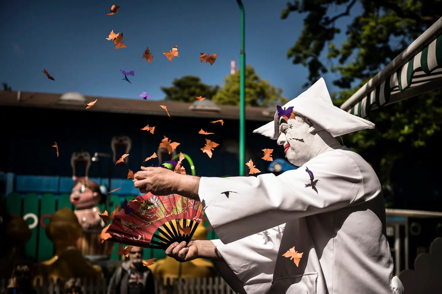 Foruden den længere åbningstid er der kommet flere larmende forlystelser til på Bakken, skriver Jørgen Ulriksen.