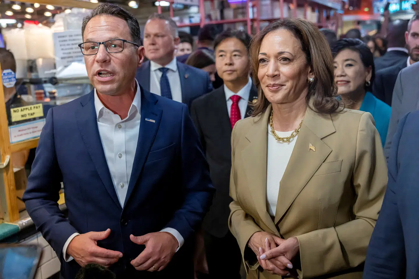 Her ses vicepræsident Kamala Harris og Pennsylvanias guvernør, Josh Shapiro, i Pennsylvania i juli. (Arkivfoto.)