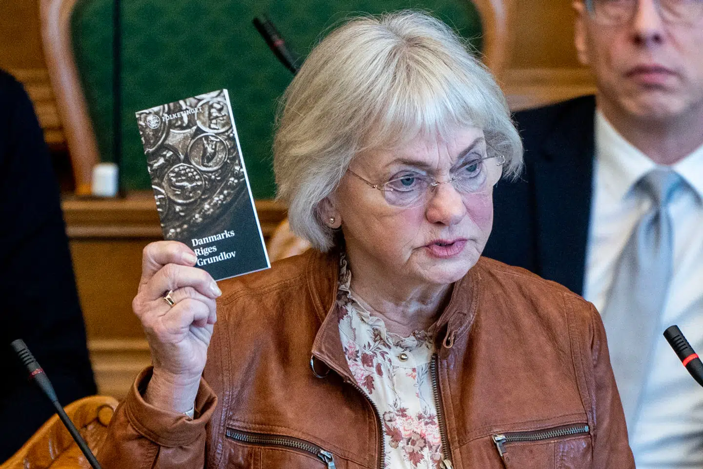 Vi kan og skal være vores modersmål bekendt, og det danske sprog skal naturligvis have første prioritet, skriver Pia Kjærsgaard.