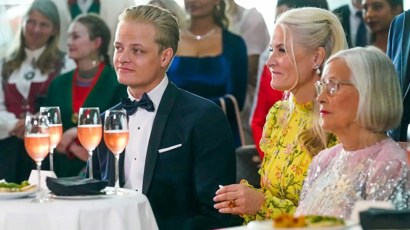 Marisus Borg Høiby sammen med sin mor kronprinsesse Mette-Marit.