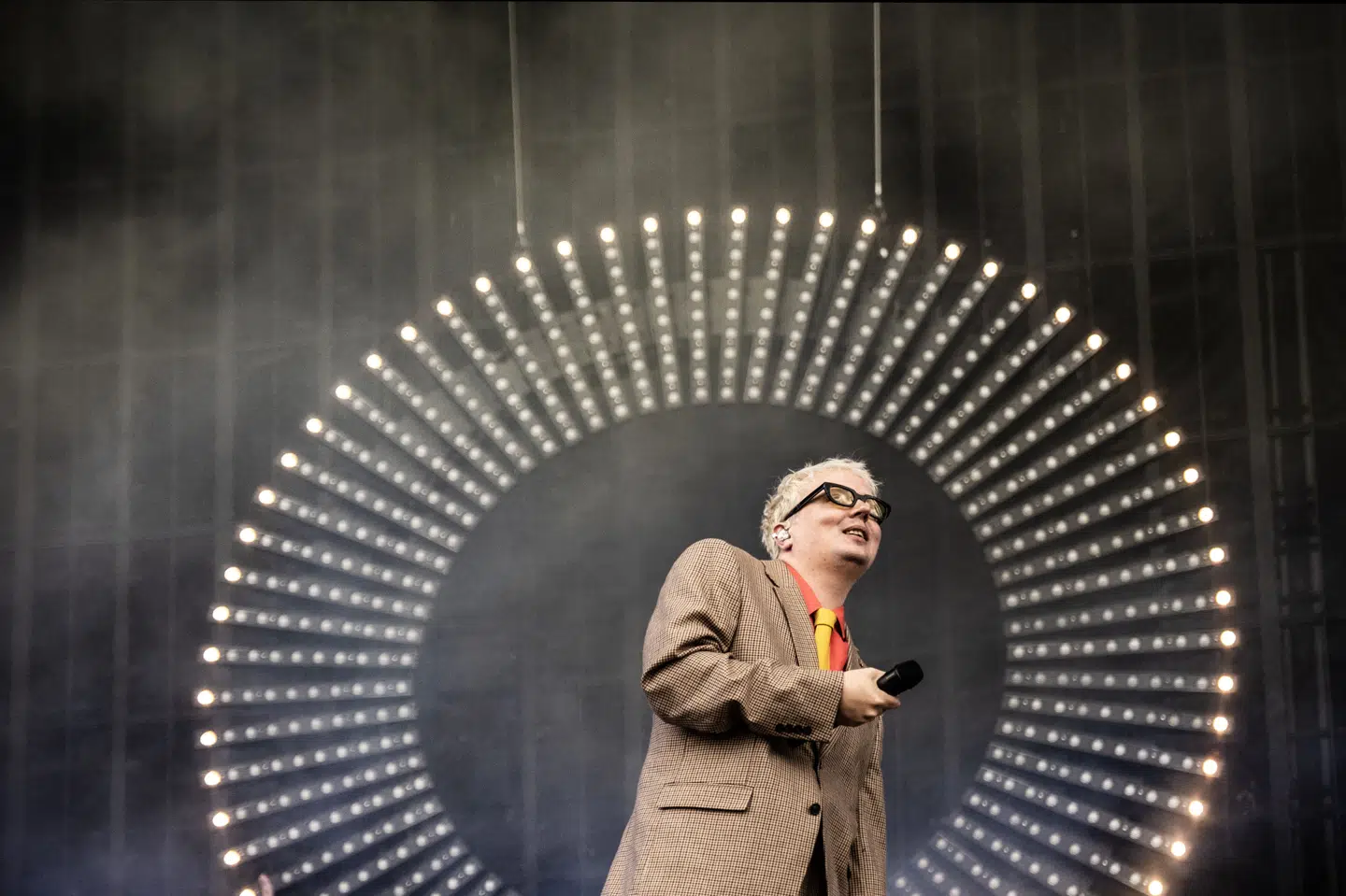 Hitmageren Andreas Odbjerg afslutningsnummer blev onsdag afbrudt på Smukfests største scene, Bøgescenen. (Arkivfoto).