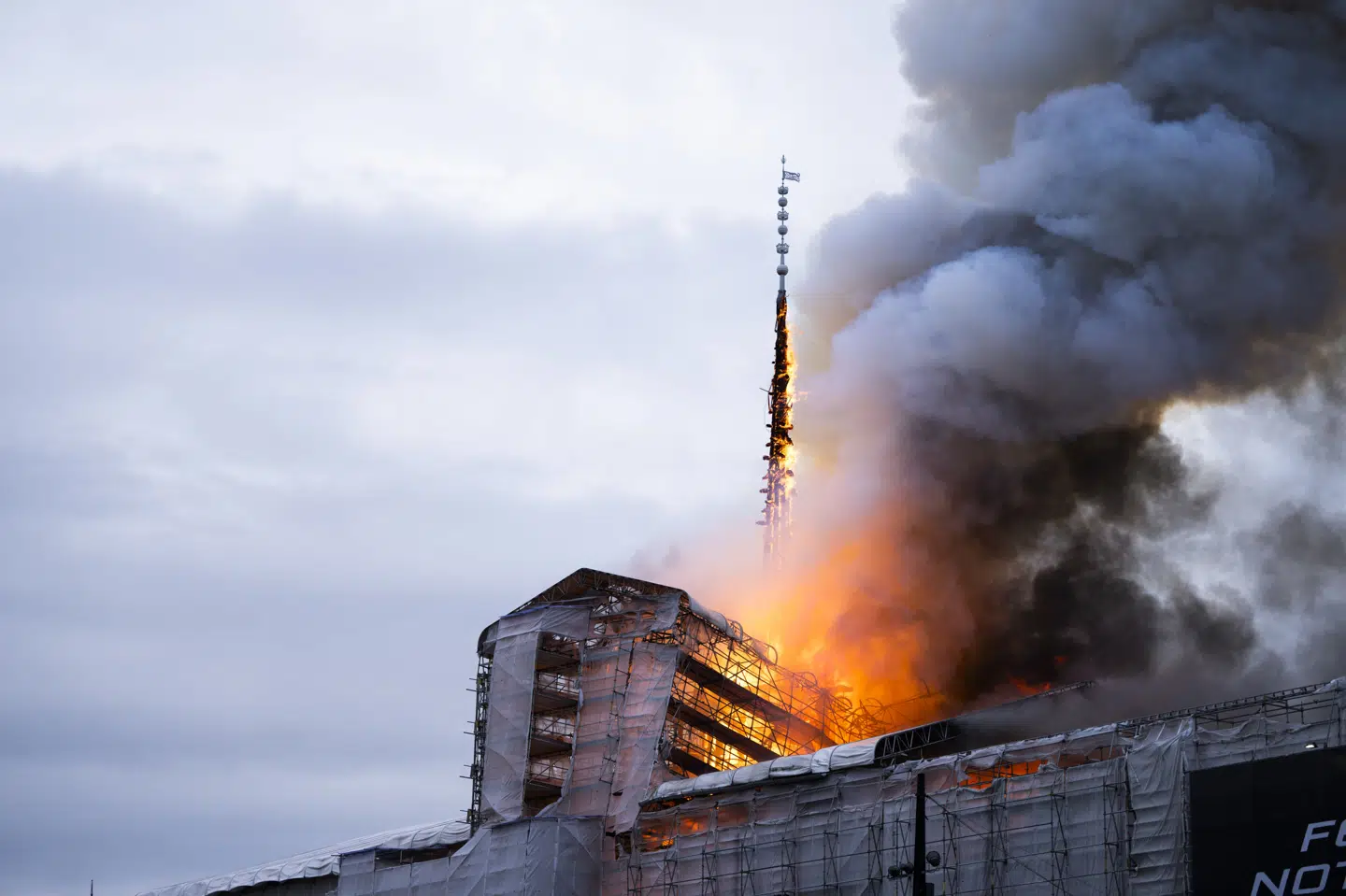 Om morgenen 16. april blev der meldt om brand i den historiske bygning i København. Branden opstod, mens Børsen var under renovering. (Arkivfoto).