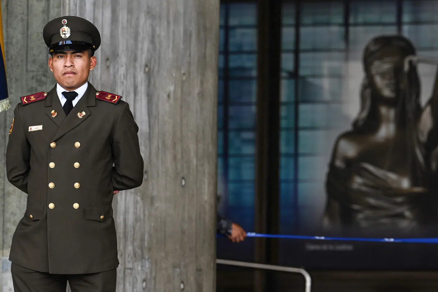 Venezuelas nationalgarde venter uden for højesteretten i Caracas i Venezuela under sag om omdiskuteret resultat af præsidentvalget. Oppositionskandidaten Edmundo Gonzalez Urrutia – der af flere er blevet kaldt den egentlige vinder – udeblev trods stævning.