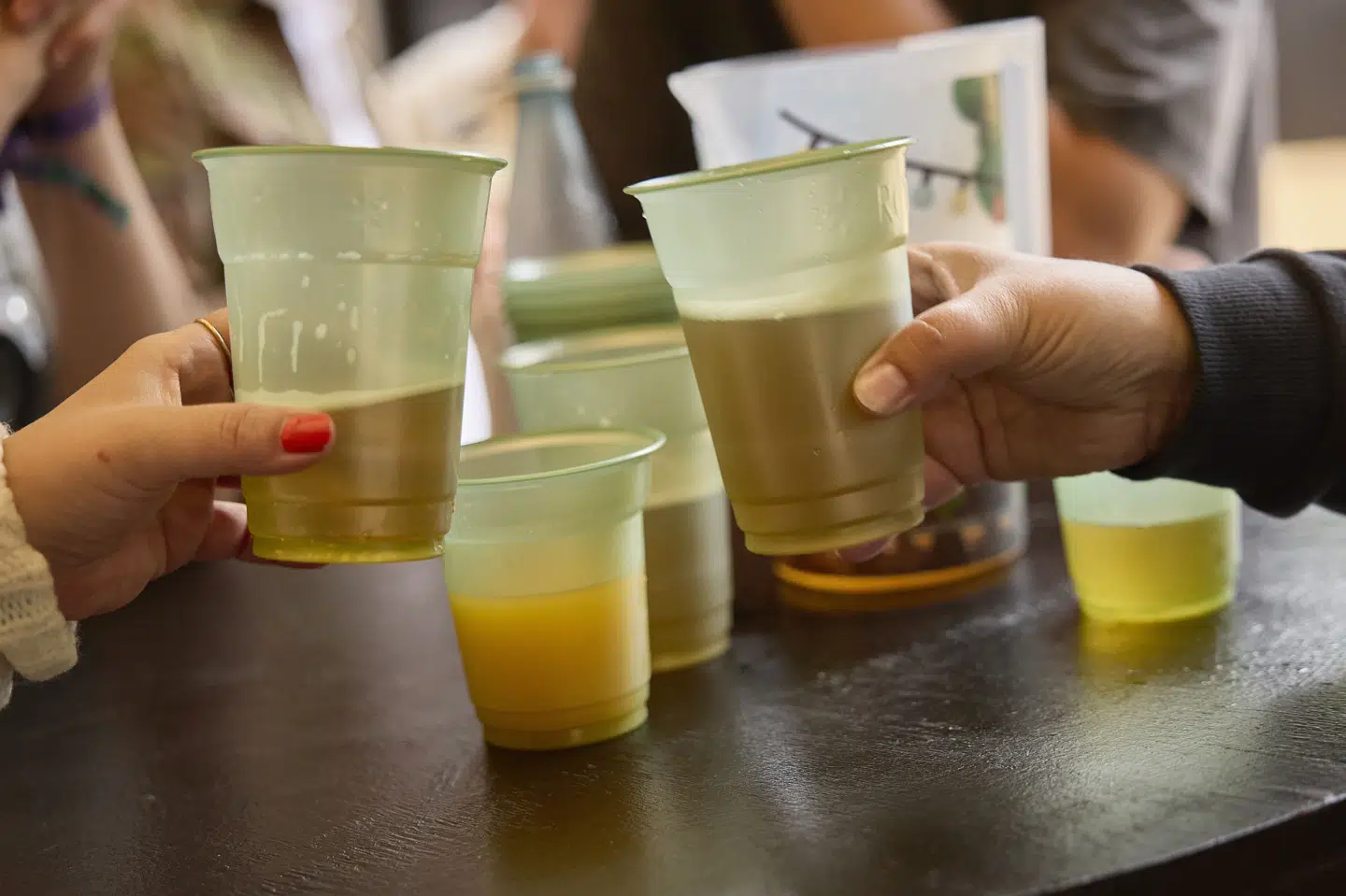 Smukfest nye "cirkulære krus" koster fem kroner ved første køb, men kan byttes gratis. Arrangørerne håber, at 75 procent vil blive indsamlet igen.