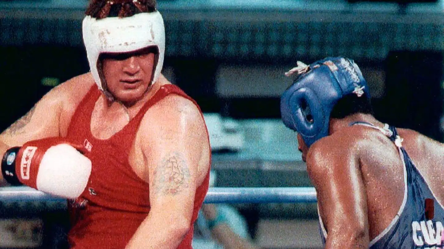 OL-semifinalen mellem Brian Nielsen og Roberto Baladofra Cuba i den Olympiske supersværvægtssemifinale. Trods et klart pointnederlag satte Brian Nielsen med sin barokke stil sit tydelige præg på kampen. Balado var til tider noget desorienteret med hensyn til sin modstander opførsel.