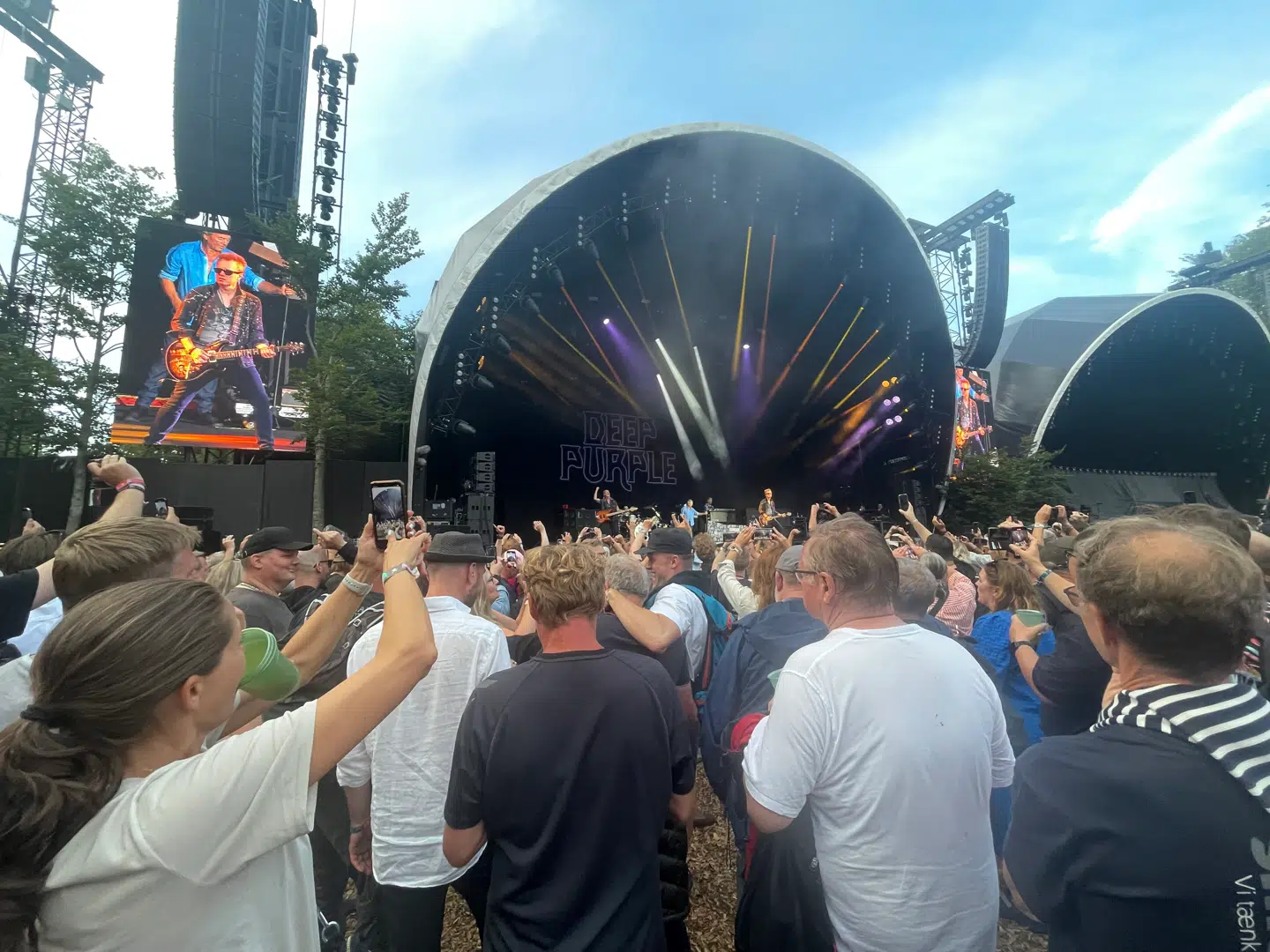 Der var plads nok foran BÞgescenen, da de britiske rocklegender Deep Purple gav koncert torsdag aften pÄ Smukfest. Foto: Lykke Buhl.