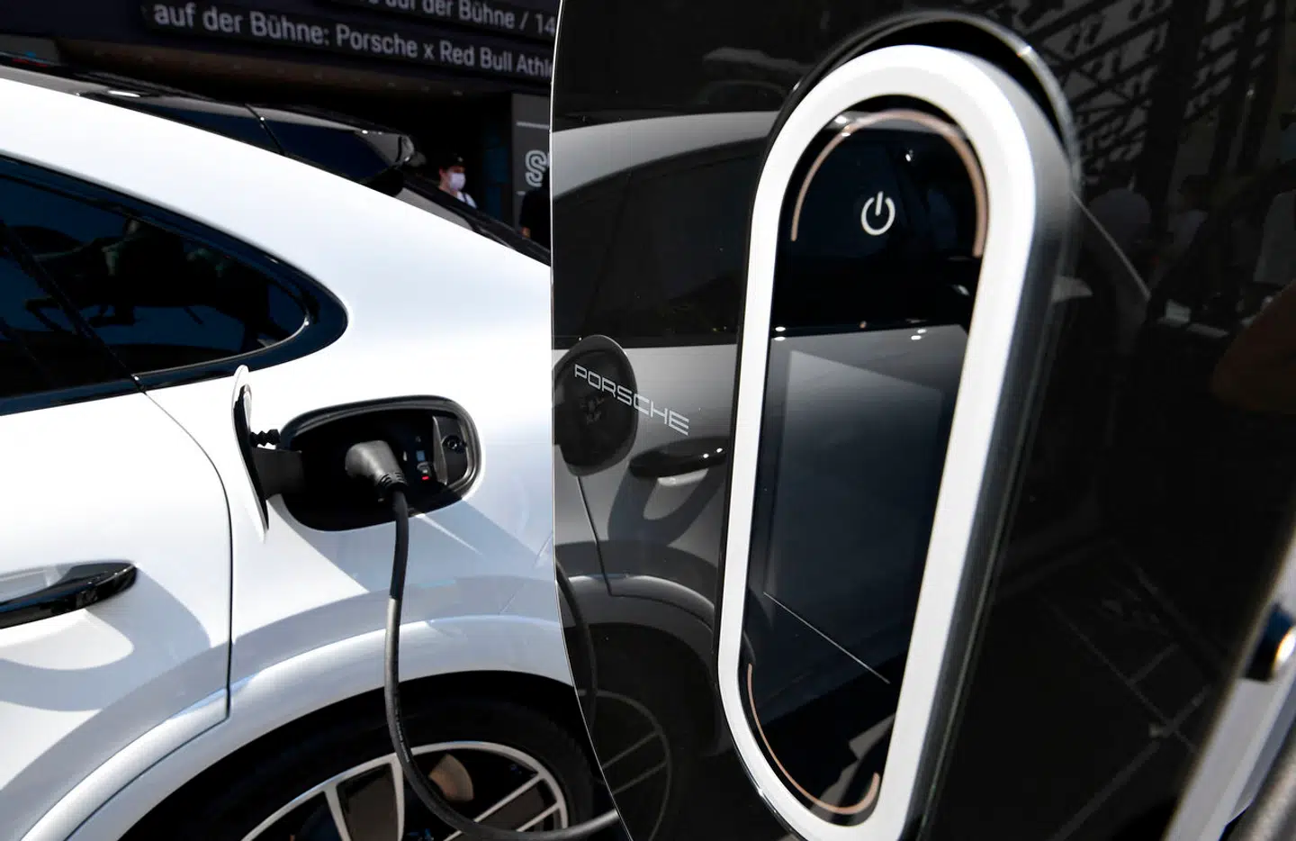 Porsches fjerde generation af Cayenne-modellen skal i fremtiden køre på el.