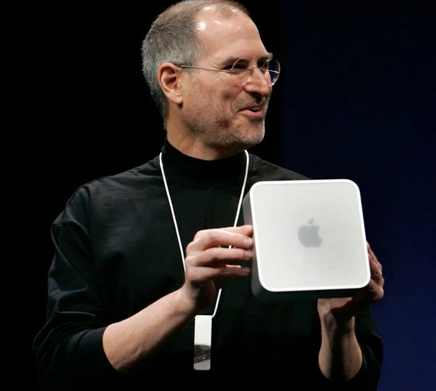 Sådan så verden første gang Mac Mini, nemlig da daværende topchef Steve Jobs præsenterede den i 2005. Den udgave, som nu er på vej, ændrer på designet.