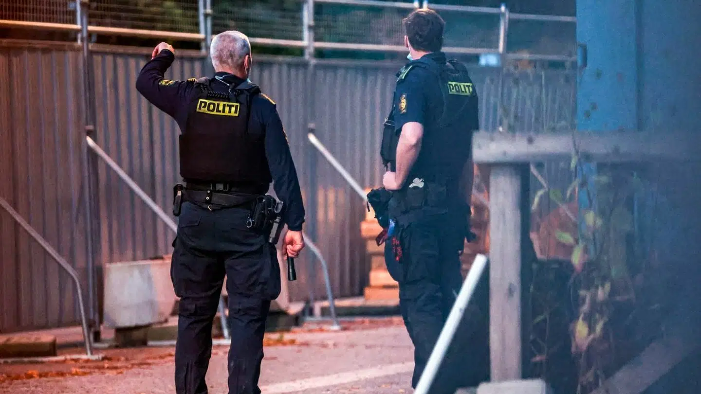 En person blev dræbt og en såret ved en skudepisode på Hans Tavsens Gade på Nørrebro i København torsdag aften. Gerningsmanden er ukendt, men siden april har der været mindst 25 eksempler på, at danske kriminelle hyrer mindreårige svenskere til at udføre kriminalitet i Danmark.