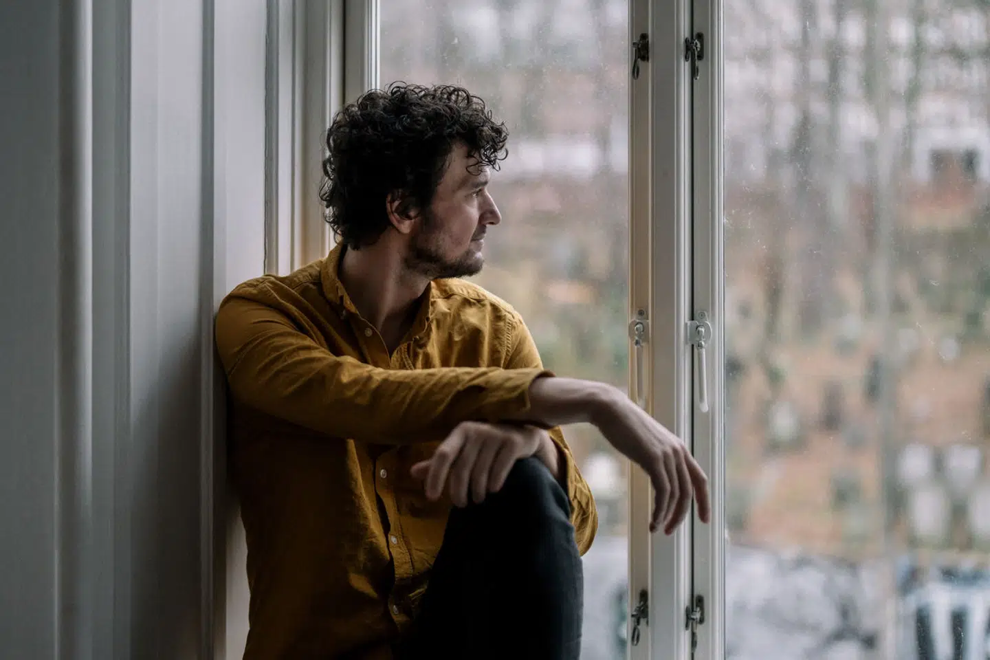 »Mine digitale besøgende har selvfølgelig retten til at kæfte op nøjagtigt som mig, men fordi de gæster mit hjem, så har jeg også retten til at give dem deres hat i hånden og vise dem døren,« skriver Oliver Tonning.