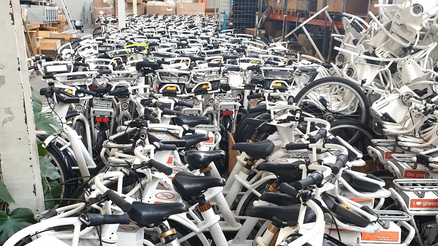 Bycykler på værksted.