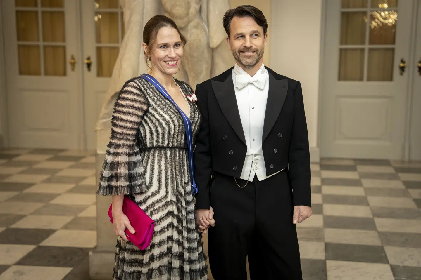 Barbara Bertelsen er lørdag blevet gift med Theis Bober i en landsbykirke i Sønderho på Fanø. Her ses parret ankomme til gallataffel på Christiansborg Slot i København i 2023. (Arkivfoto).
