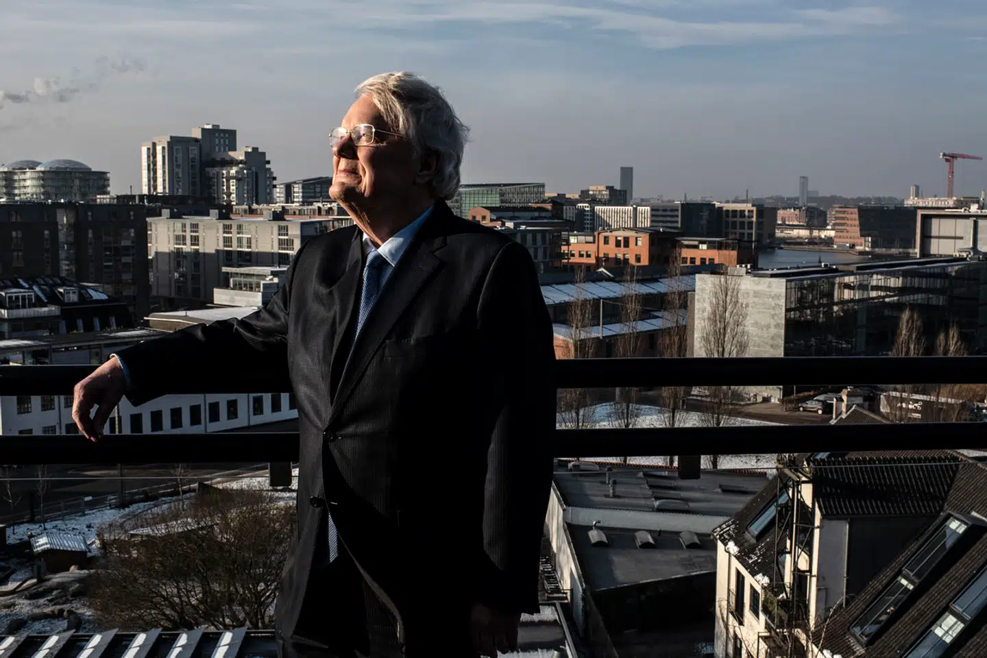 Siden 1986 har Bjarne Hastrup kæmpet for de ældres sag som direktør for Ældre Sagen. Men de ældres sag er også afhængig af ungdommen, som skal kunne se sig selv i et velfærdssystem, der mener, at de skal arbejde, til de er langt oppe i 70'erne.