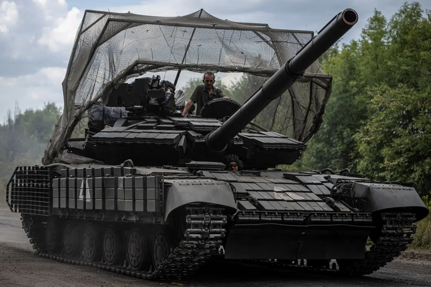 Uafhængige analytikere har vurderet, at Ukraine er kommet adskillige kilometer ind på russisk territorium. Her ses ukrainske soldater i grænseregionen Sumy i Ukraine lørdag.