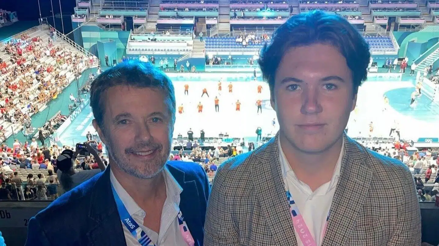 Kronprins Christian med kong Frederik til håndboldherrernes guldkamp søndag.