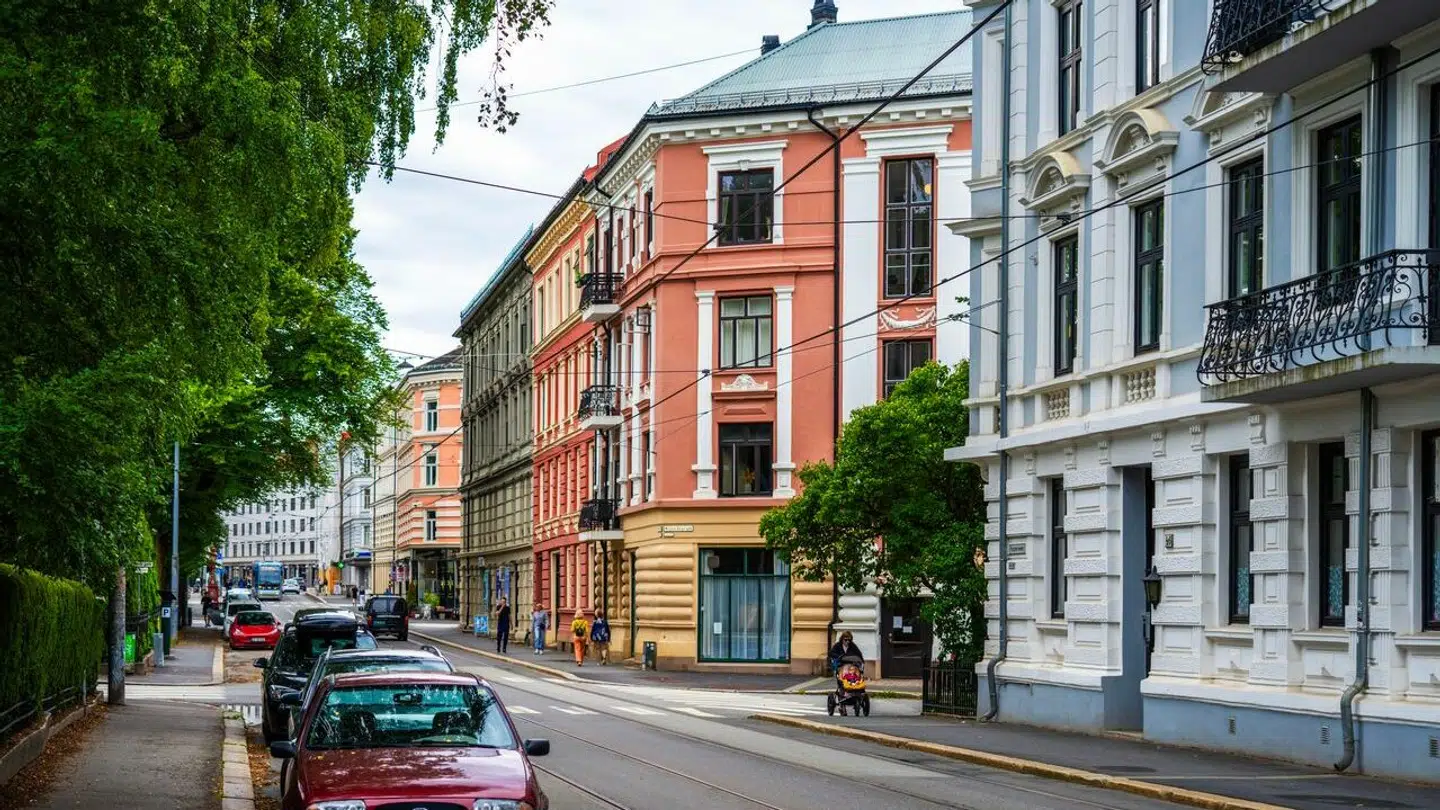 Det var i den røde ejendom i Oslo, at voldsepisoden skulle have fundet sted.