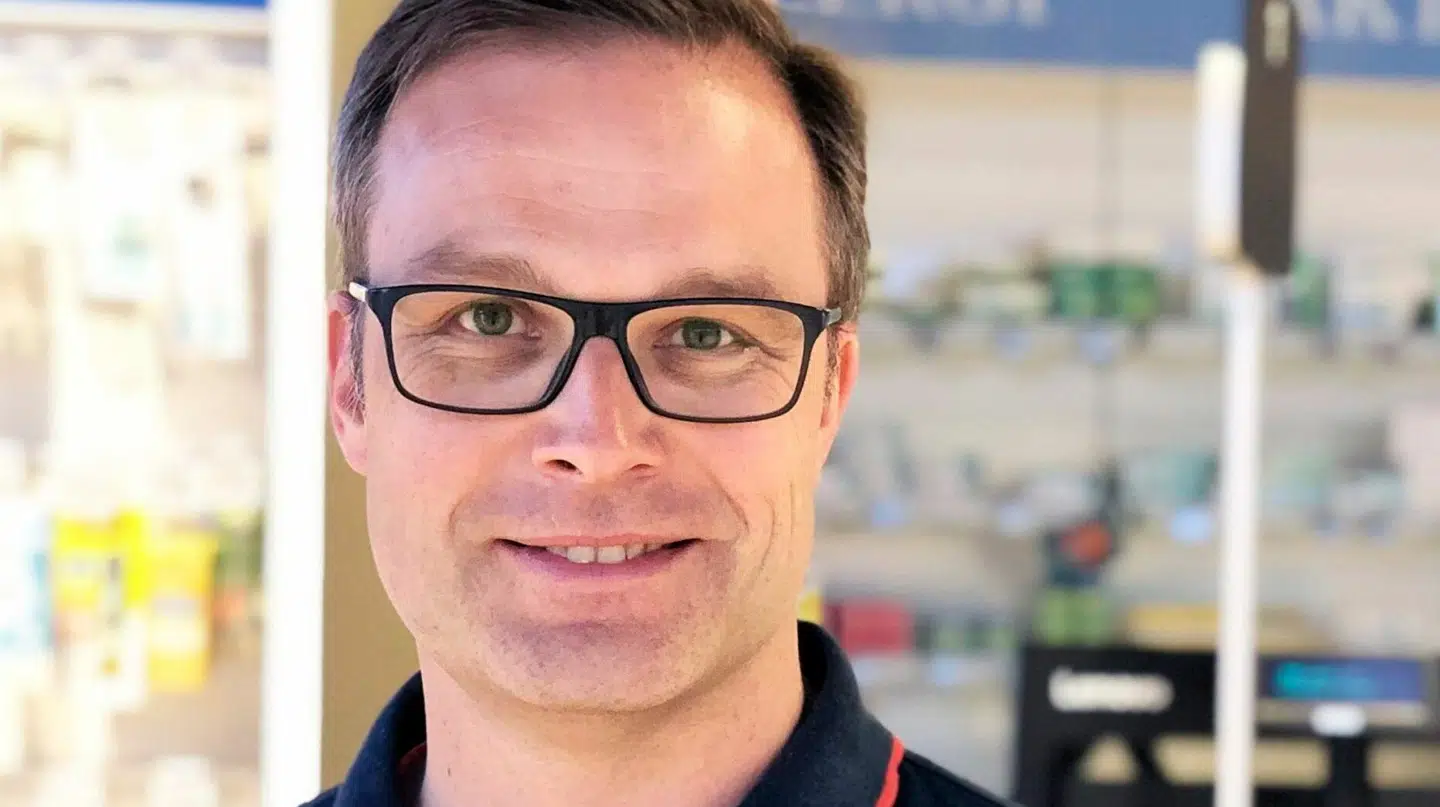 Tre gange siden april har apoteker Jakob Tjelum været udsat for indbrud. Særligt to typer medicin går tyvene efter.