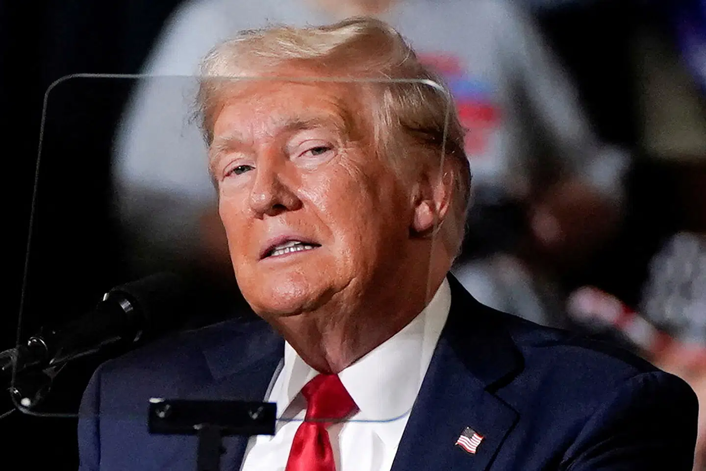 Donald Trump forsøger at vende situationen i kampen mod Kamala Harris.