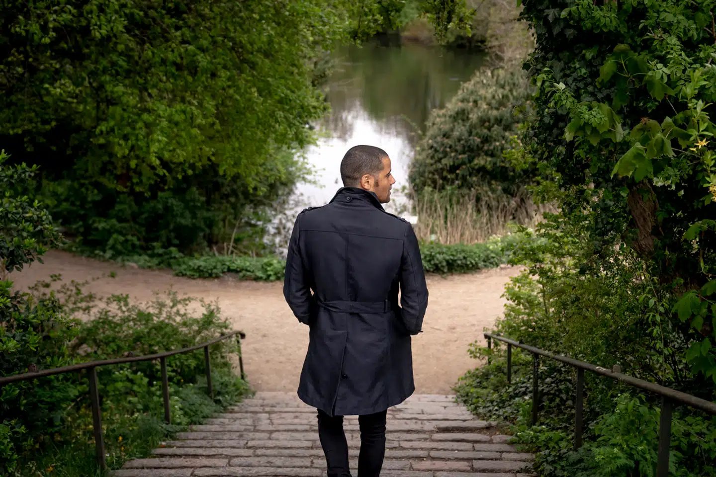 »Det er ubehageligt at mærke frygten, når man overvejer: Skal jeg nu skrive det her, eller skal jeg ikke skrive det? siger Jacob Mchangama i et interview i Berlingskes nyhedspodcast, »Pilestræde«.