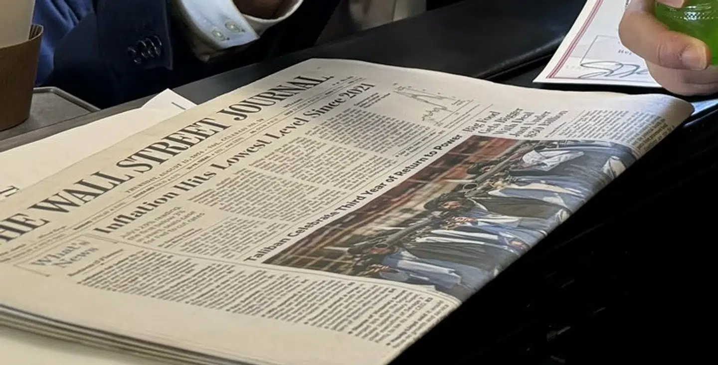 Et nærmere kig på avisens forside.