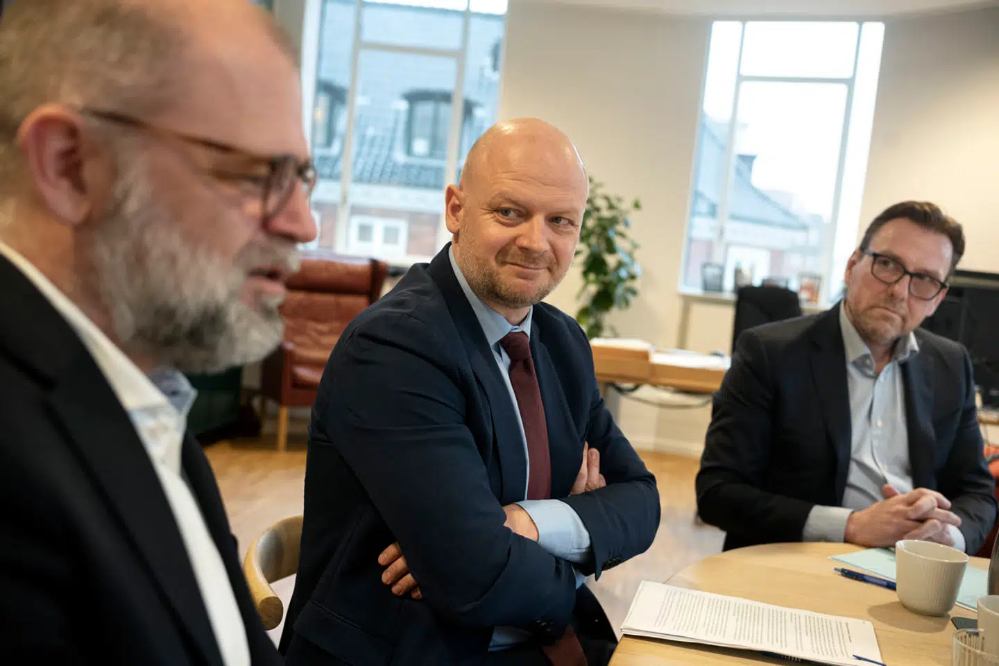 Departementschef i Beskæftigelsesministeriet, Søren Kryhlmand (i midten) skal være direktør i Dansk Industri.