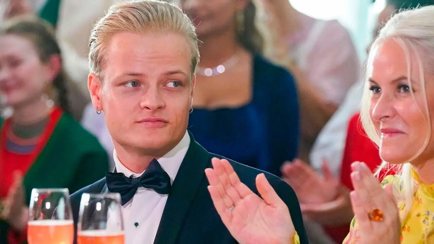 Marius Borg Høiby er ikke medlem af det arbejdende norske kongehus, selv om han er kronprinsesse Mette-Marits ældste barn. Hans far er nemlig kronprinsesse Mette-Marits tidligere partner Morten Borg. Marius Borg Højby var fire år gammel, da hans mor giftede sig med den norske kronprins Haakon.