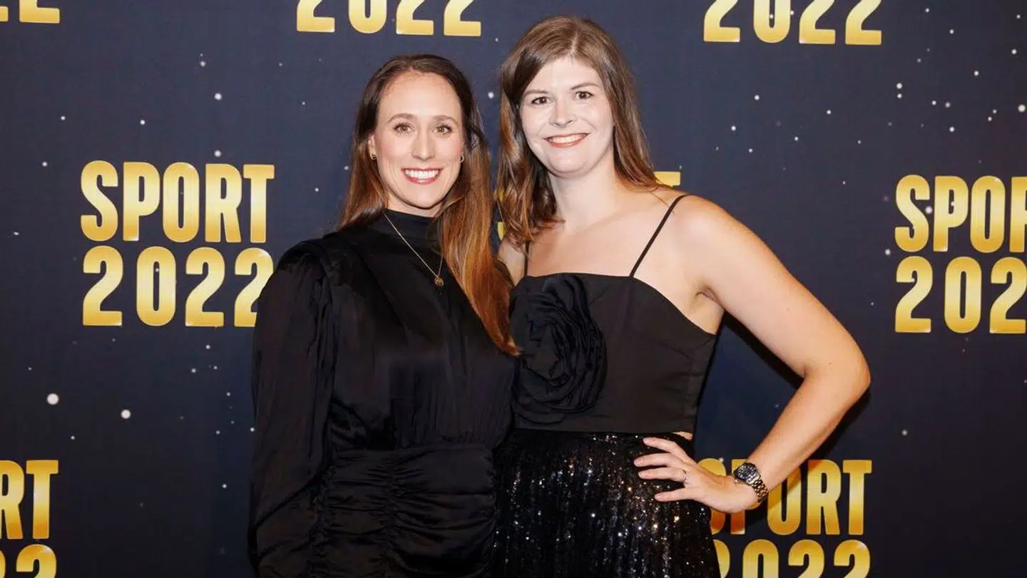 Lotte Friis og Rikke Møller Pedersen har delt mange stunder sammen i bassinet - og nu også til sidstnævntes bryllup.