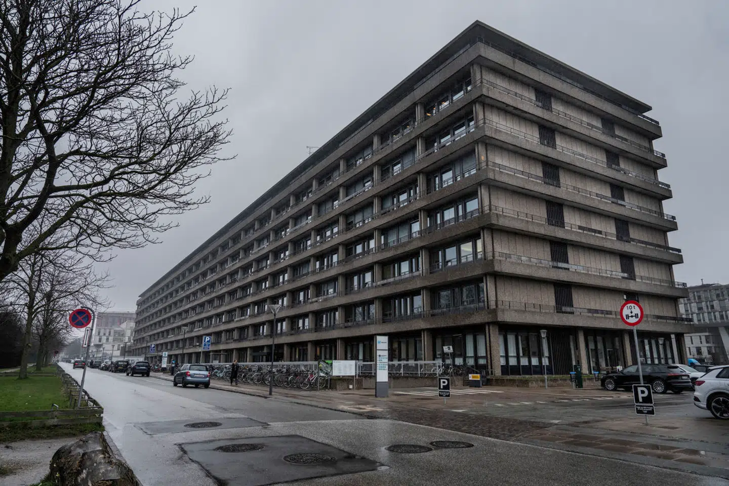 Det er særligt her i Rigshospitalet sydfløj, at der er problemer med skimmelsvamp. Det er også her, hvor der ligger kræftsyge patienter. Både børn og voksne.