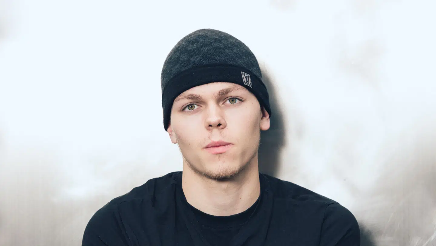 Den unge norske forfatter Oliver Lovrenski har skabt røre med sin bog »Da vi var yngre«.