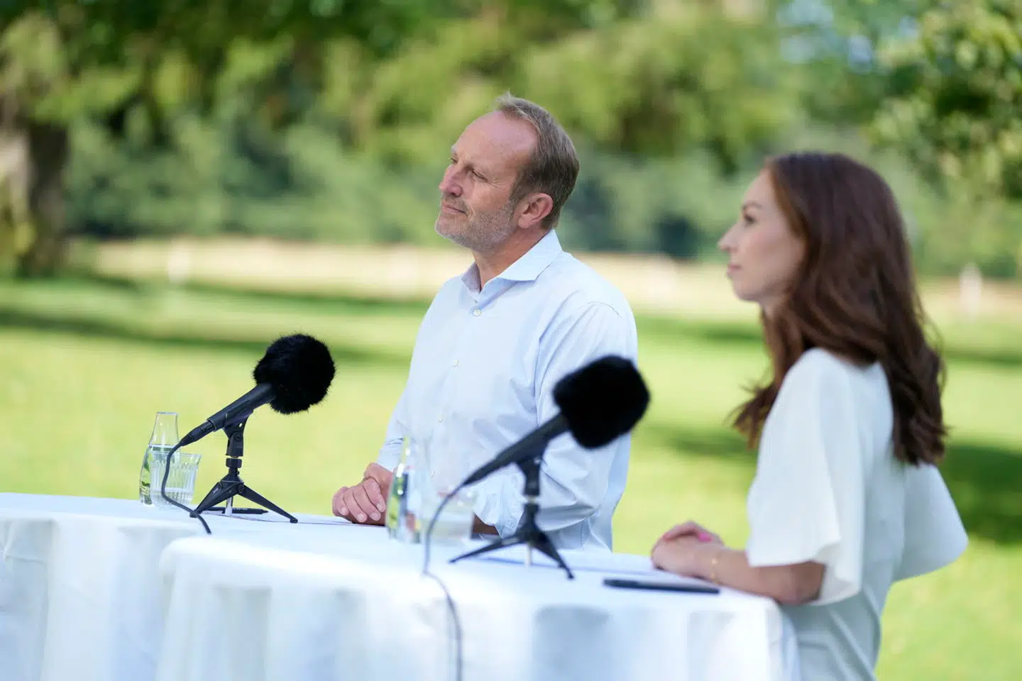 Politisk leder Martin Lidegaard og næstformand for folketingsgruppen Samira Nawa fra Radikale Venstre holder pressemøde i forbindelse med partiets sommergruppemøde på Egelund Slot i Fredensborg, mandag den 19. august 2024.
