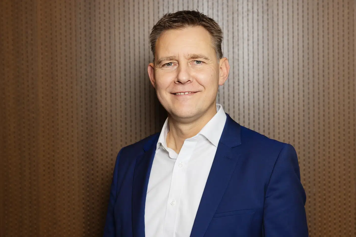 Frank Øland er chefstrateg i Danske Bank og skriver i en meddelelse, at banken ændrer sin aktieanbefaling.