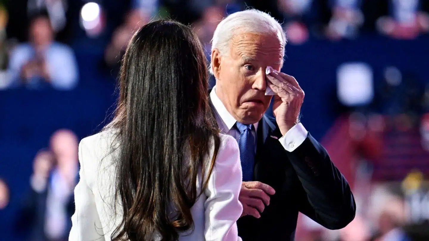 Joe Biden var tydeligt rørt, da han kom på scenen efter præsentationen af datteren Ashley Biden.