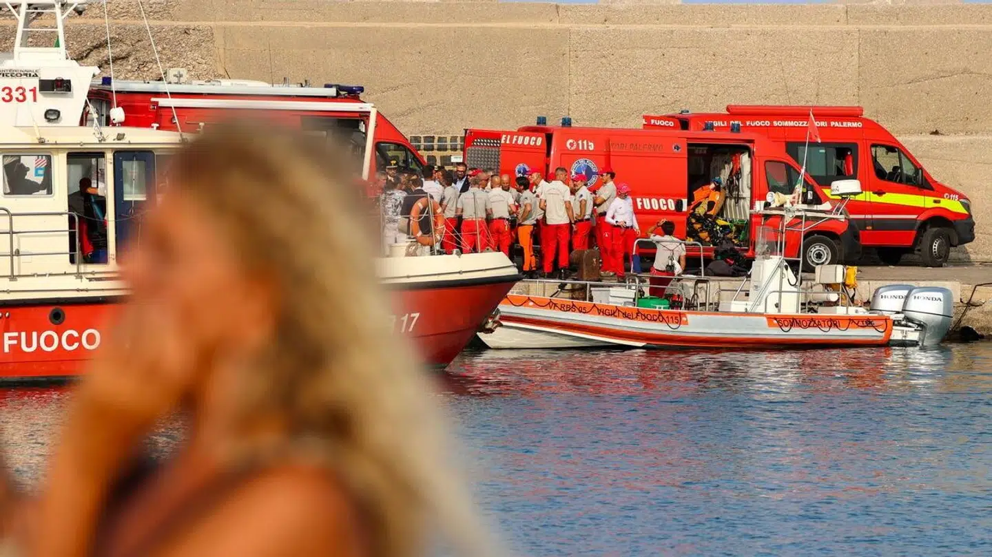 Italiensk redningstjenester har arbejdet ubønhørligt på at finde overlevende.