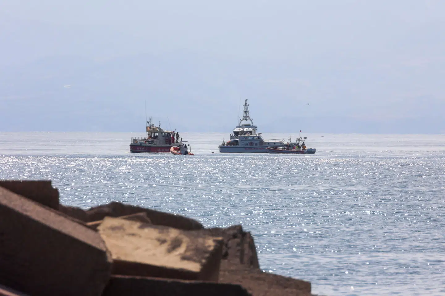 Eftersøgningen efter overlevende har stået på siden forliset.