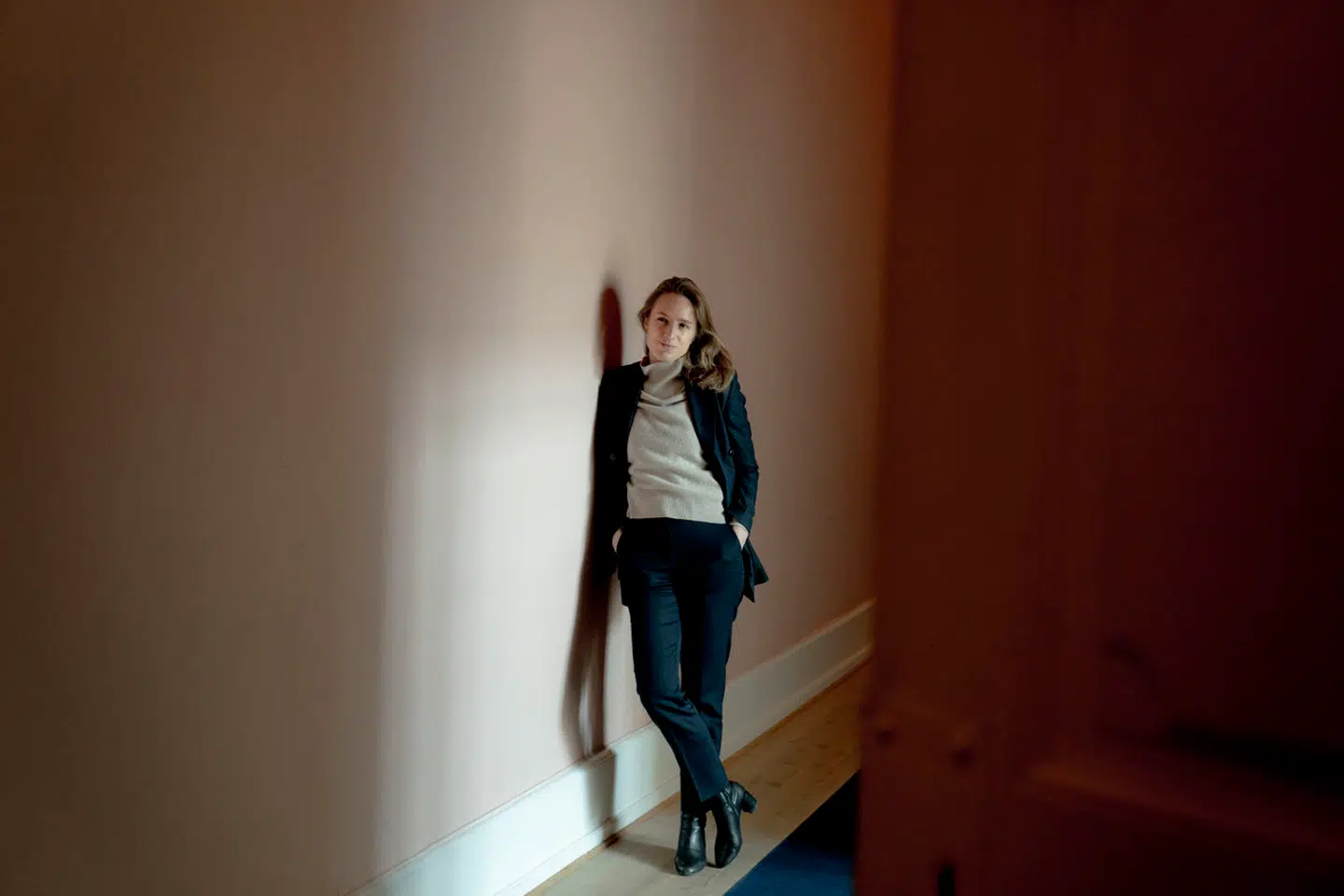 Theresa Scavenius blev i 2009 uddannet i statskundskab fra Københavns Universitet. Hun er i dag løsgænger i Folketinget.