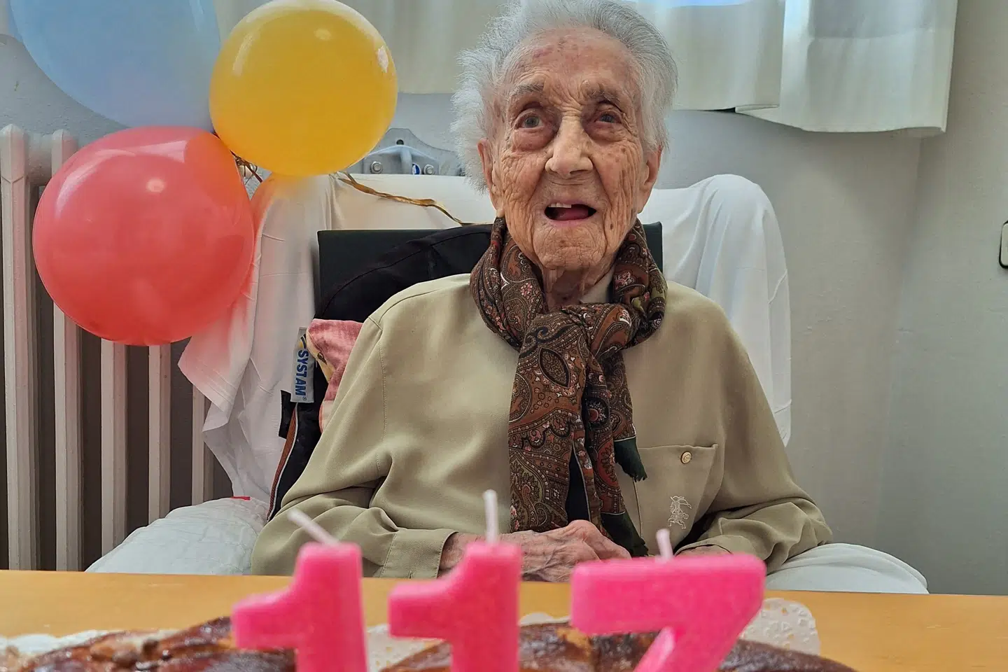 Maria Branyas da hun 4. marts fejrede sin 117-års-fødselsdag i Olot ikke langt fra den catalanske by Girona. Tirsdag meddelte familien, at hun var død i sin søvn som verdens ældste person.