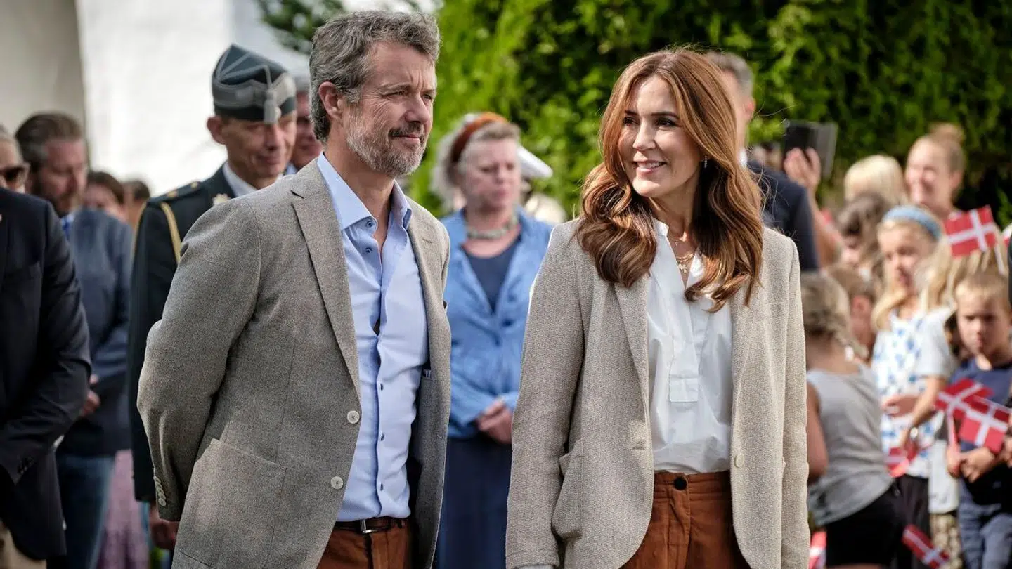 Kongeparret var næsten i matchende tøj.