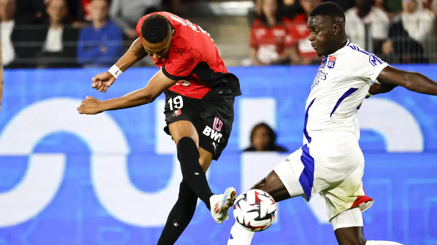 Henrik Meister tørrer Lyons 240 millioner kroner-indkøb Moussa Niakhaté og scorer til 3-0 i tillægstiden.