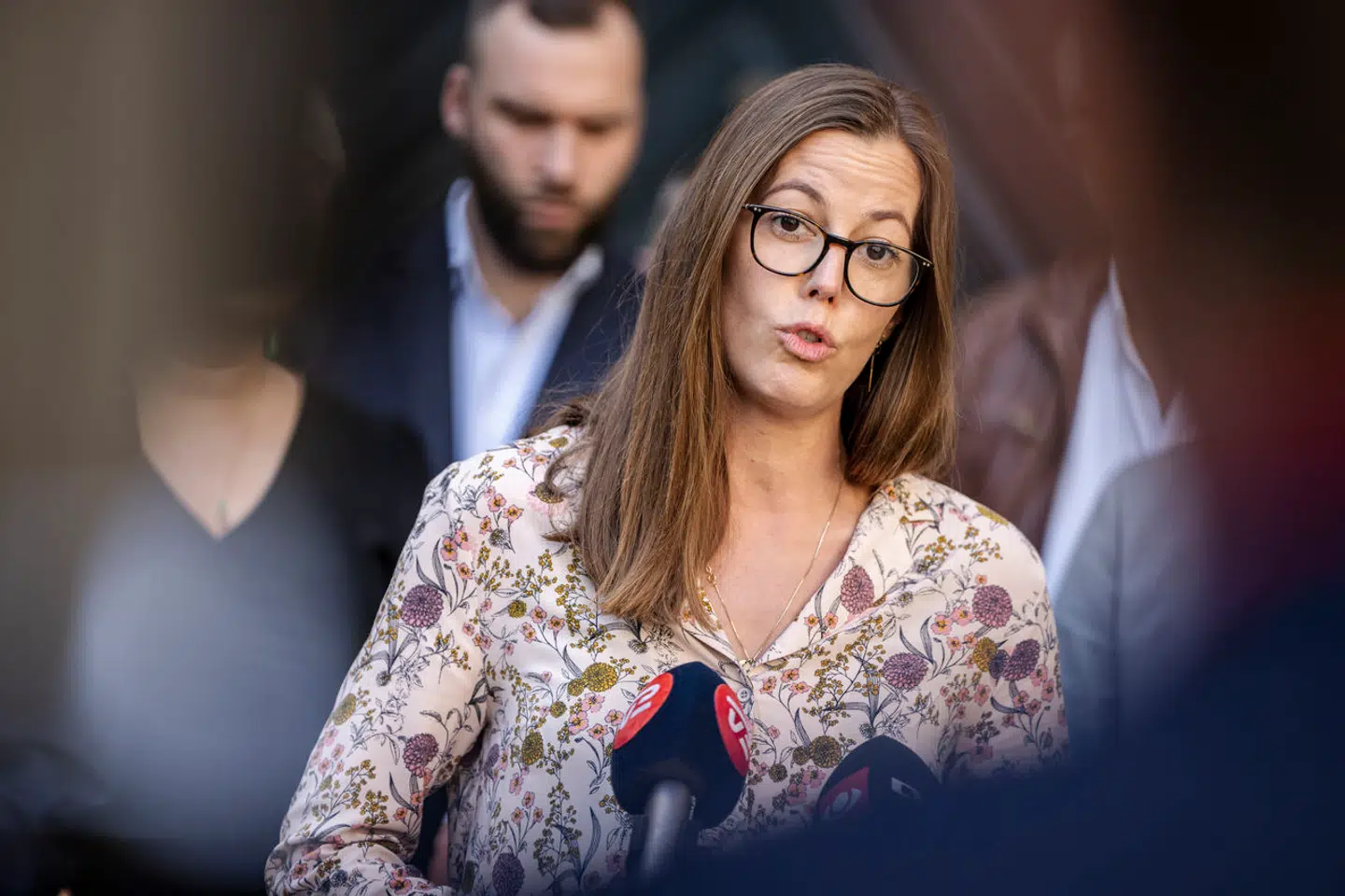 Konservatives Mai Mercado vil stoppe det, politikerne kalder børnesoldater, med en kampagne på svensk. Hun afviser, at der er tale om et symbolsk forslag.