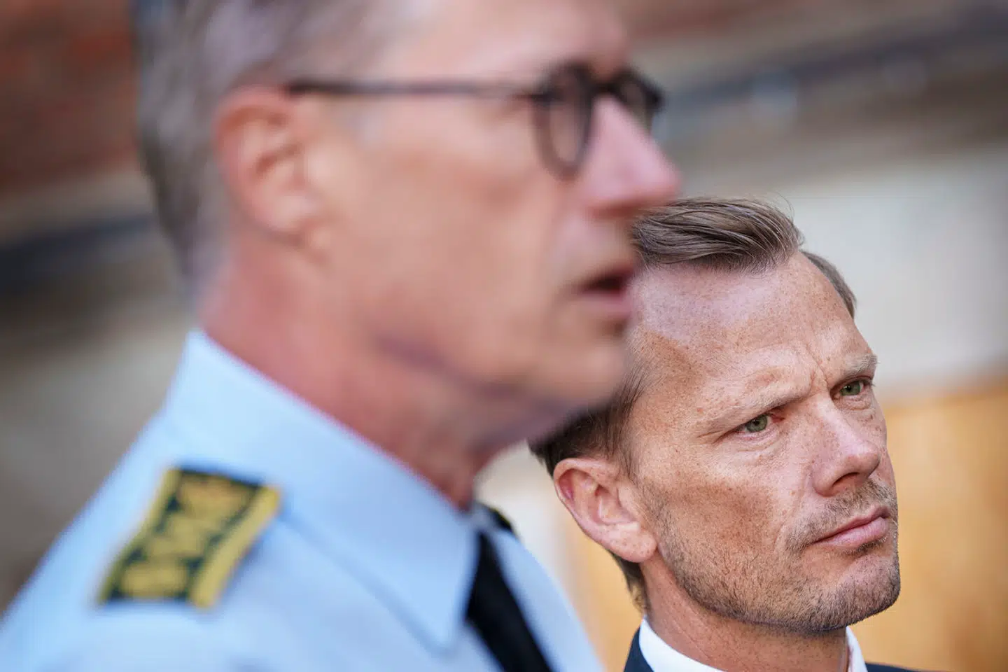 Justitsminister Peter Hummelgaard og rigspolitichef Thorkild Fogde udtaler sig efter møde om den verserende bandekonflikt, Justitsministeriet i København, mandag den 12. august 2024. Kriminelle danske grupperinger har hyret svenske kriminelle til at udføre kriminalitet i Danmark. (Foto: Liselotte Sabroe/Ritzau Scanpix)
