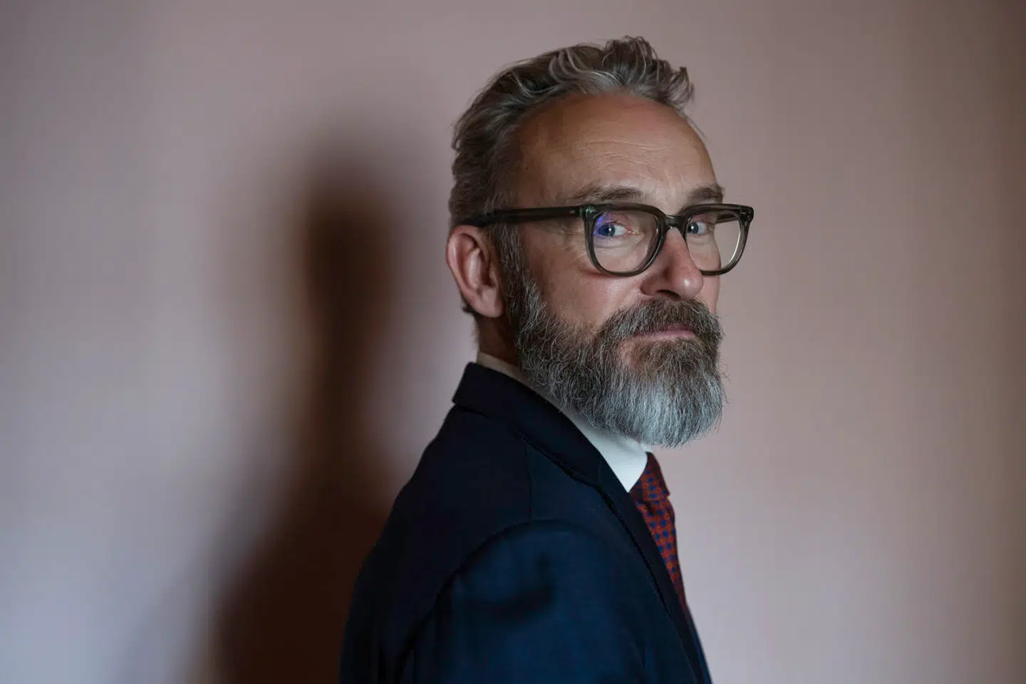 Liberal Alliances finansordfører, Ole Birk Olesen, langer hårdt ud efter S-statsminister Mette Frederiksens begrundelse for at genforhandle velfærdsaftalen.