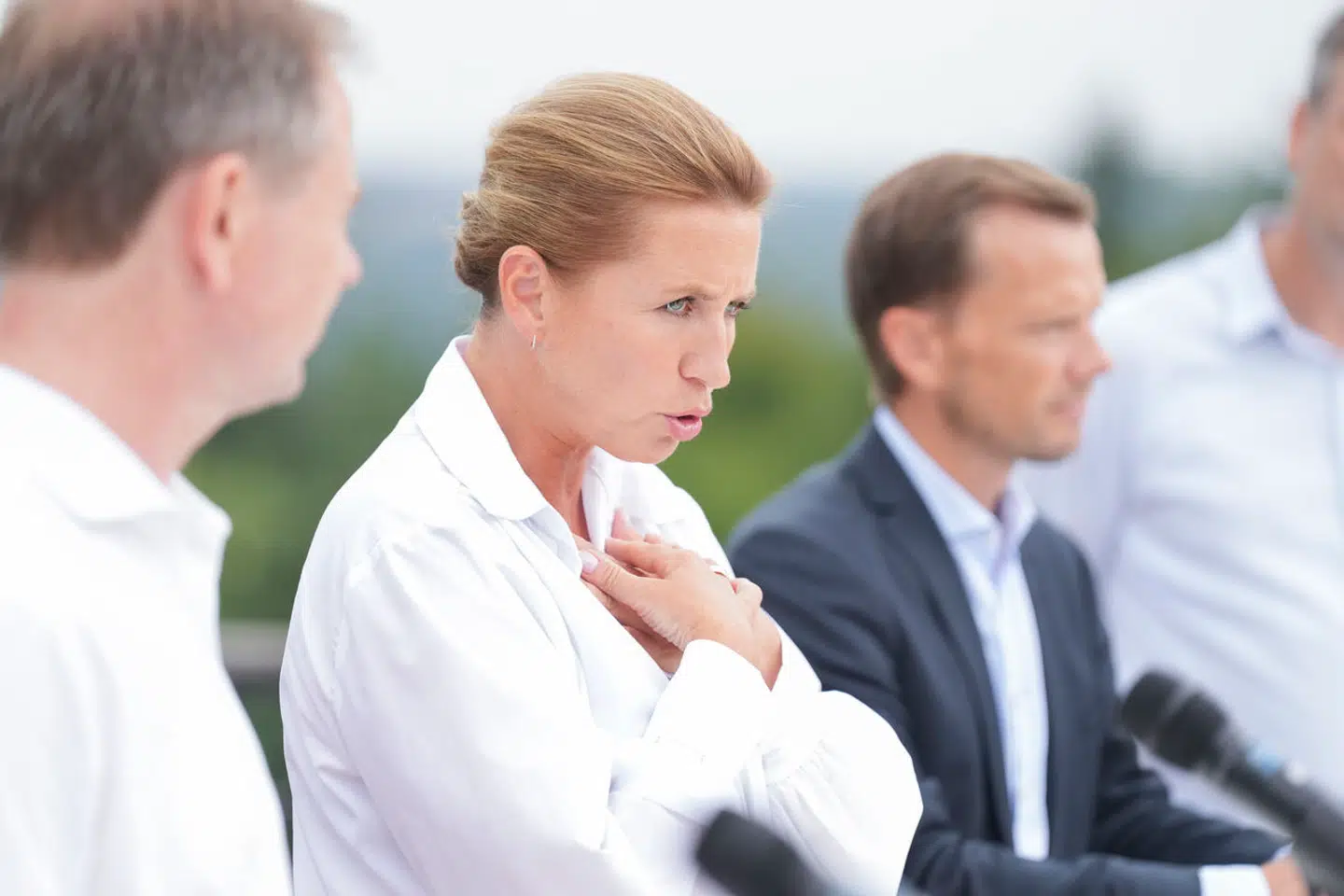 Statsministeren bliver skudt i skoene hendes intentioner slet ikke er socialt retfærdige (nok), fordi hun næste år jo stadig vil stemme for en hævelse af pensionsalderen til 70 år, skriver Lars Andersen, der mener at kritikken skyder forbi.