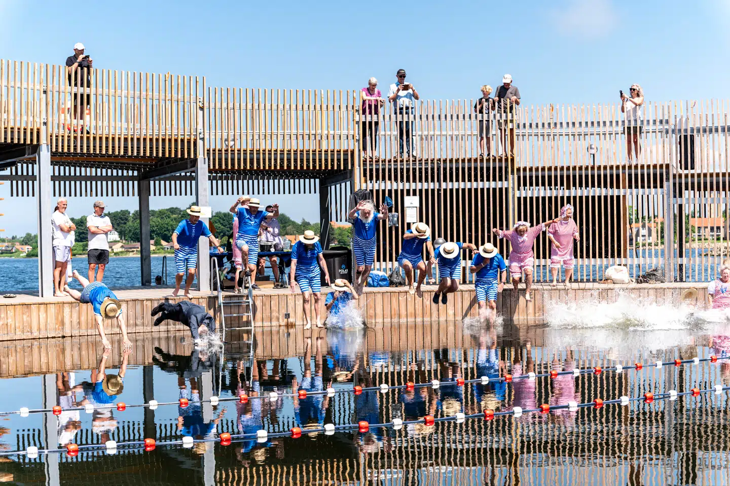 Havnebadet åbnede 2. juni 2024, men godt og vel to måneder senere nægter de fleste at bade i vandet.