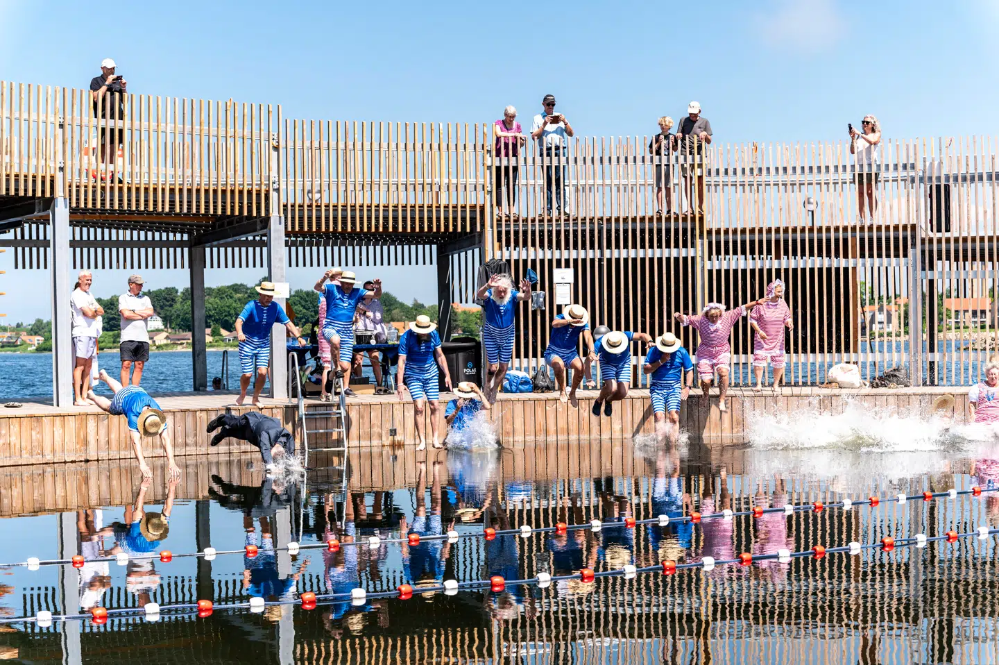Havnebadet åbnede 2. juni 2024, men godt og vel to måneder senere nægter de fleste at bade i vandet.