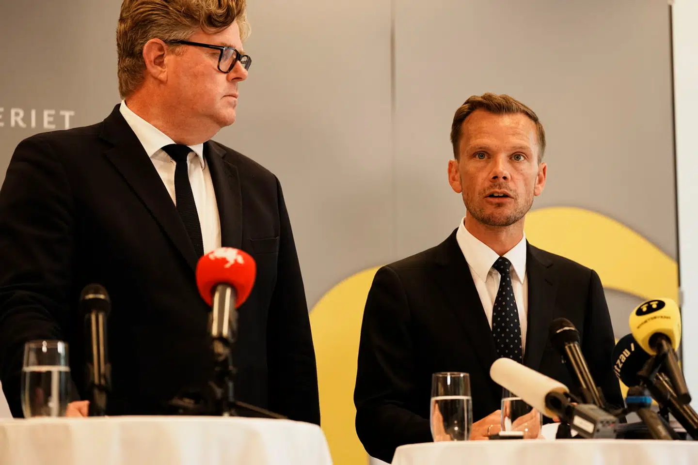Justitsminister Peter Hummelgaard (S) og Sveriges justitsminister Gunnar Strömmer orienterer på et pressemøde i Justitsministeriet om indsatsen mod bandekriminalitet onsdag den 21. august 2024.