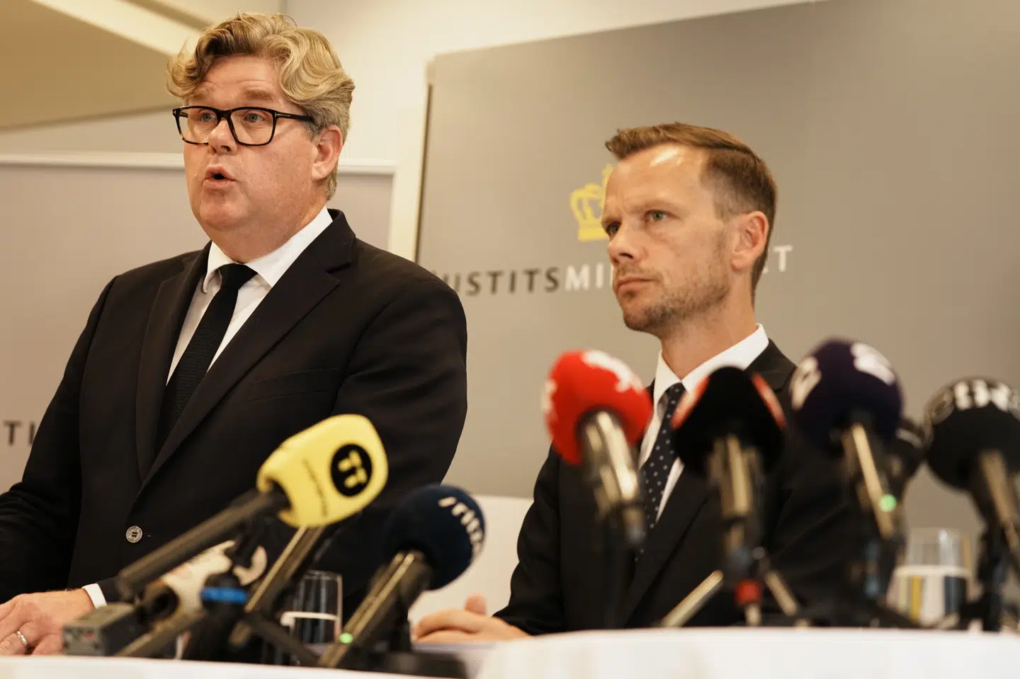Justitsminister Peter Hummelgaard (S) og Sveriges justitsminister, Gunnar Strömmer, orienterer på et pressemøde i Justitsministeriet om indsatsen mod bandekriminalitet onsdag den 21. august 2024.